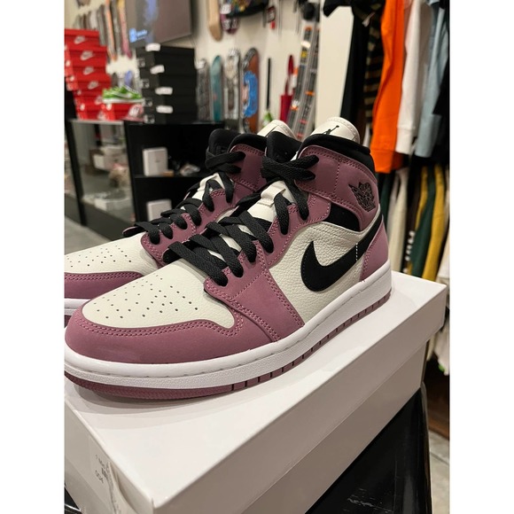 Jordan 1 Mid Mulberry Size 8.5 - Picture 8 of 10